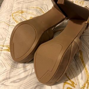 Heels are brand new, never worn. Color is actually ilike a taupe color